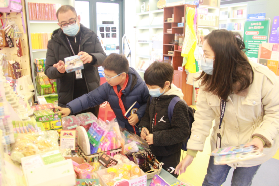 鄭州市二七區市場監管局開展玩具市場突擊檢查，筑牢兒童玩具質量安全防線